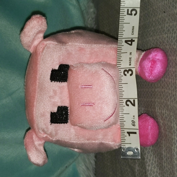 Cube Pig Plushie - Picture 3 of 3